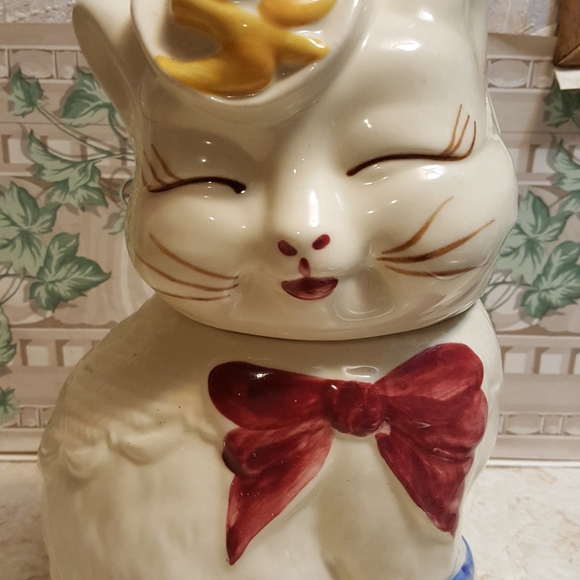 Vintage Shawnee Puss and Boots Cookie Jar with Salt and Pepper Shaker - Picture 4 of 13